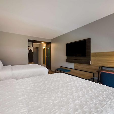 Отель Tru By Hilton Novi Detroit Экстерьер фото