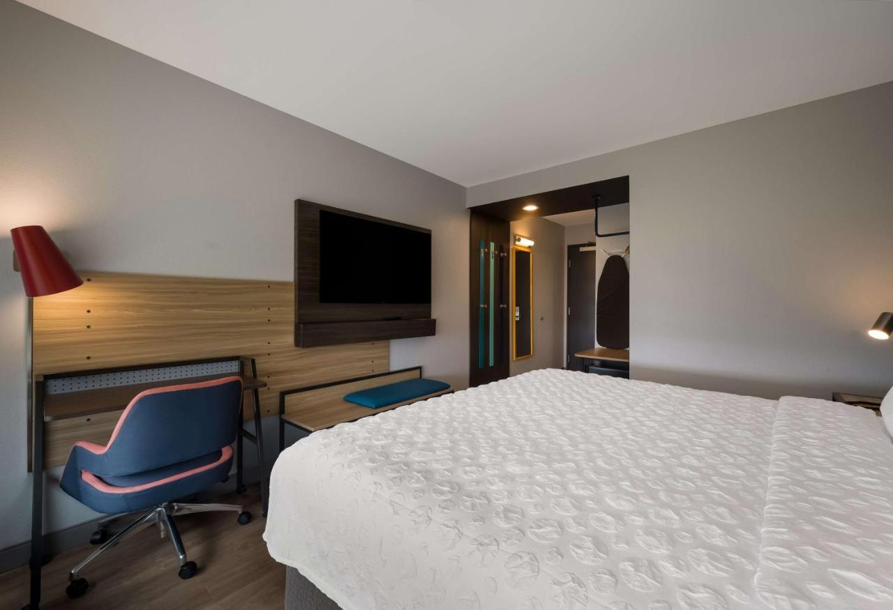 Отель Tru By Hilton Novi Detroit Экстерьер фото