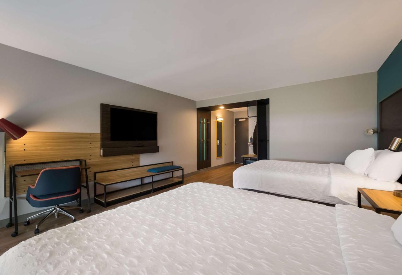 Отель Tru By Hilton Novi Detroit Экстерьер фото