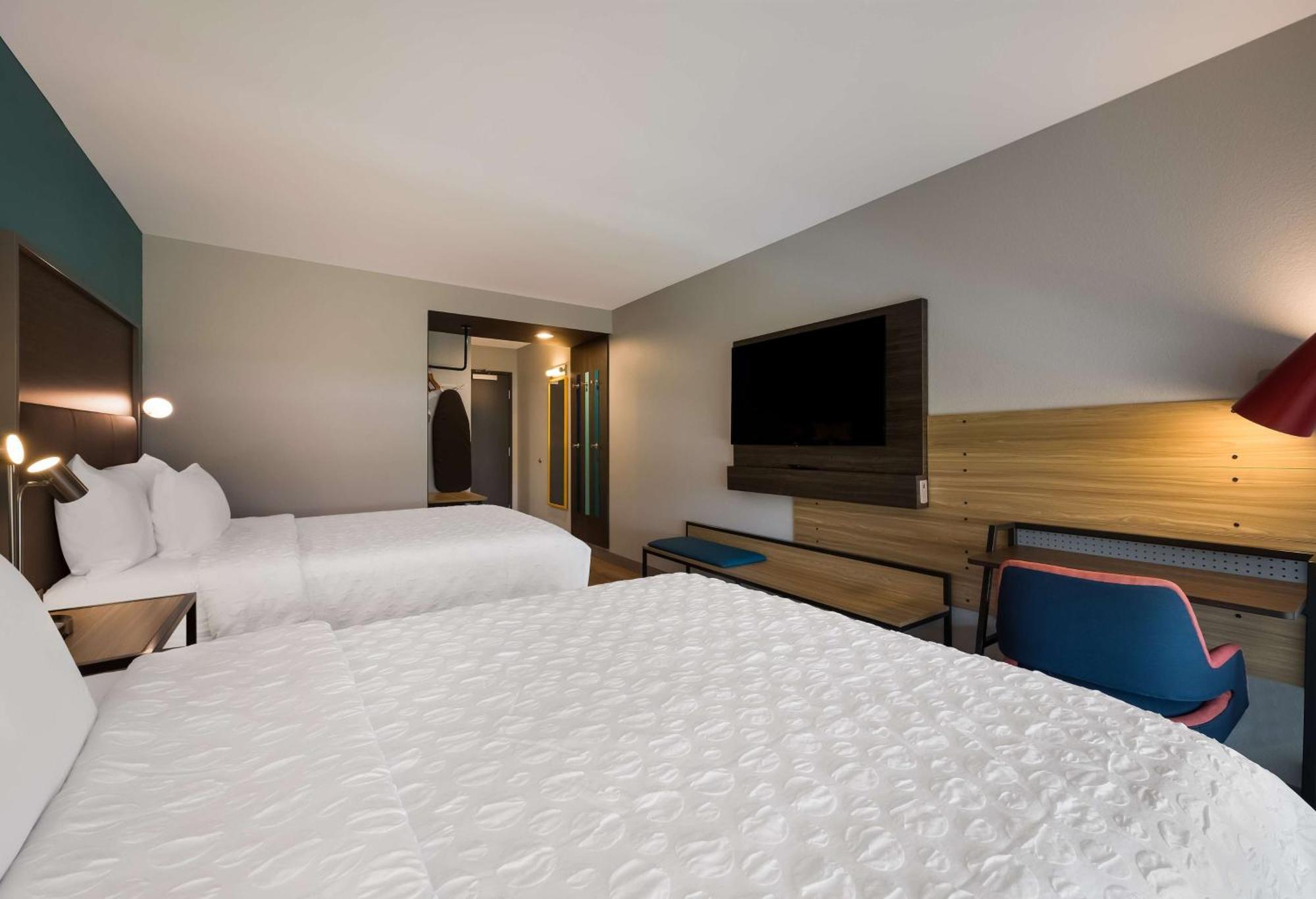 Отель Tru By Hilton Novi Detroit Экстерьер фото